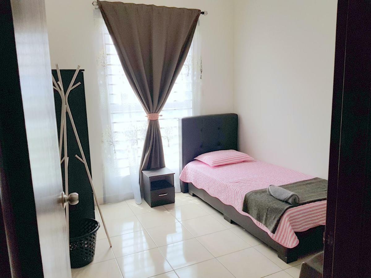 Hz Homestay @Ascotte Boulevard Semenyih Exterior photo